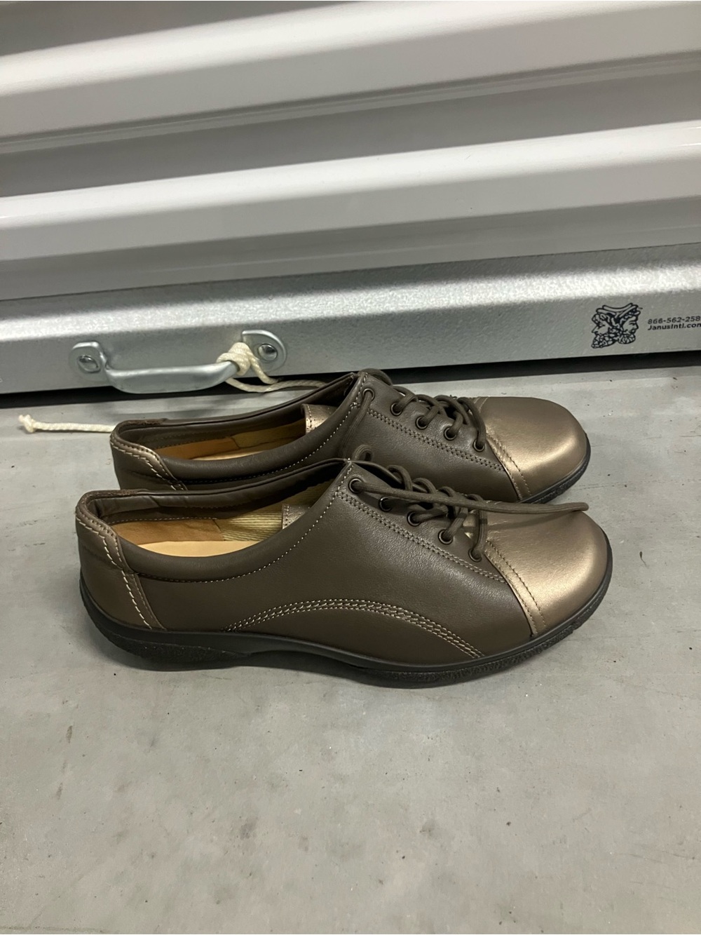Hotter Two Tone Comfort Shoes from England - 11W - New
